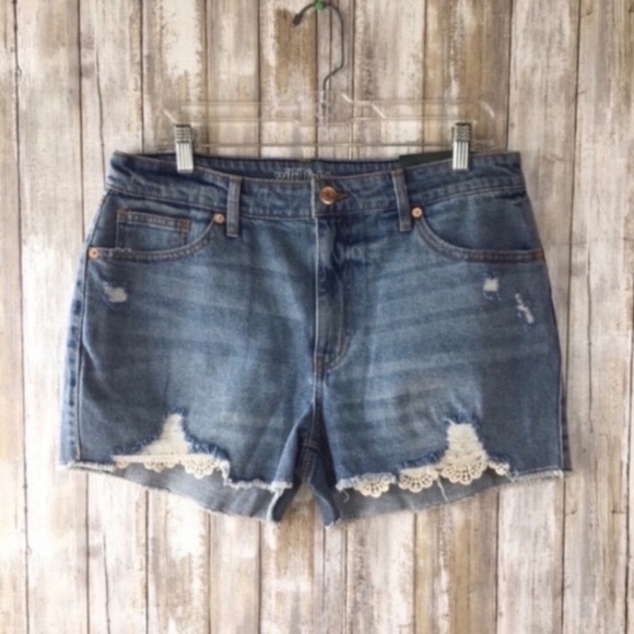 NWT Wild Fable High Rise Crochet Hem Shorts - Picture 2 of 9